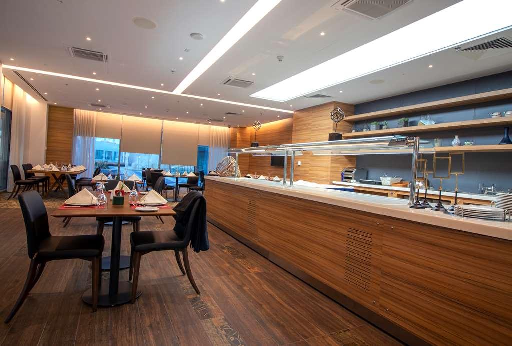 Hotel Doubletree By Hilton Ankara Incek Restaurant photo